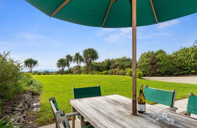 Sea View Cottage - Ruakaka Holiday Cottage