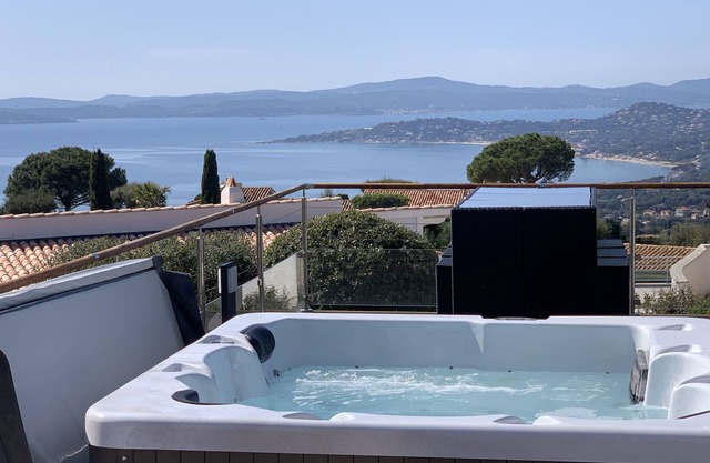 Villa de una planta con vistas al mar Saint Tropez piscina climatizada de abril a noviembre / 37 ° SPA