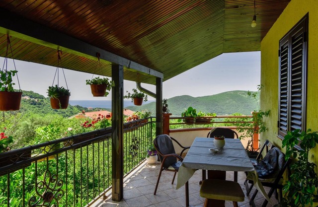 Sea View Villa w Terrace 10 Min to Beach in Budva