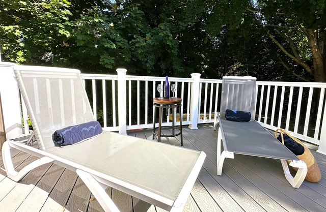 Seaclusion~ New! Bayside Beach Retreat for 2-6