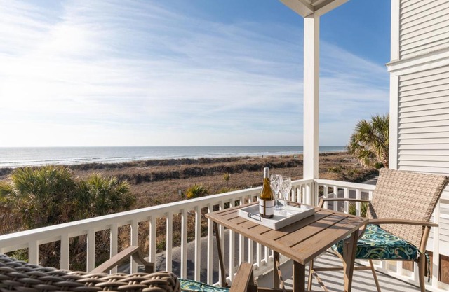 Seacoast Villa 2 Ocean View 2 Blocks from Center Street