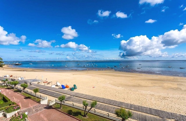 Seafront center close to town center comfort4* Apt 80M2 Clim Wifi Parking