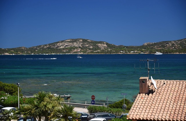 Casa frente al mar con jardín