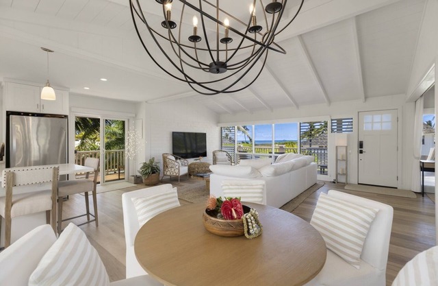 Seahorse Beach House: Calm Oasis w/ Private Yard Just Steps from Kailua Beach