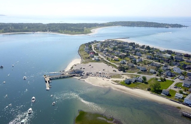 Seas The Day | 3 Minute Walk to Beach | Outdoor Shower | Bayley Vacation Rentals