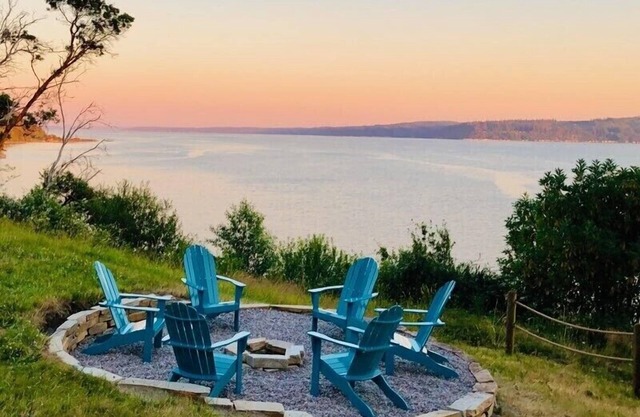 "Seas the Moment" AIRSTREAM International SEA-RENITY Beach WATERFRONT & Kayaks