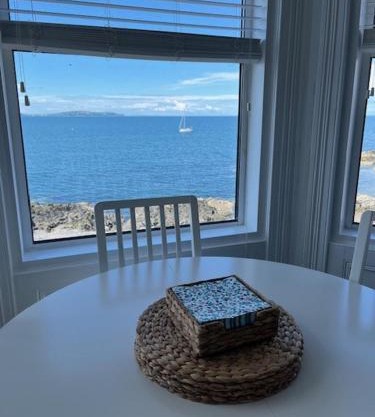 Seascape Luxury sea front apartment