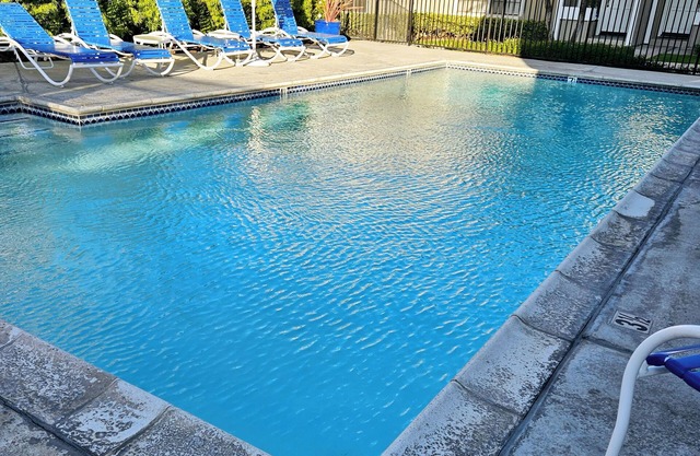 Seaside Breeze VIlla walk to beach/ pool and spa