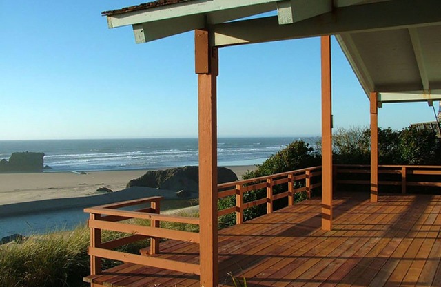Hermosas vistas desde este bungalow frente al mar