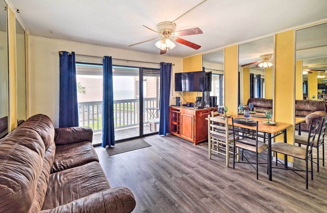 ¡NUEVO! Seaside Corpus Christi Condo @ Villa del Sol!