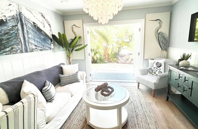 Seaside Sanctuary Sleeps 2, 2 Mi to Beach, Dog OK
