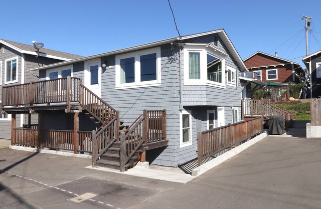 Seaside Serenity: 3-Bedroom Cottage Steps from the Beach!