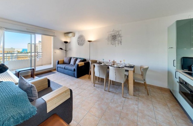 Seaspray 2 bed, Monaco view, beach apartment, parking optional