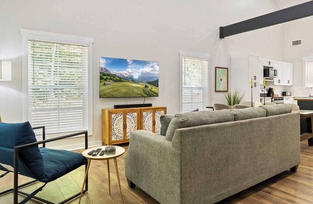 Secluded 3BR Cabin, Lake Access & Resort Perks