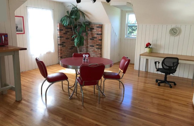 Secluded, Charming and Unique! Spacious Apartment EXCELLENT Central Location