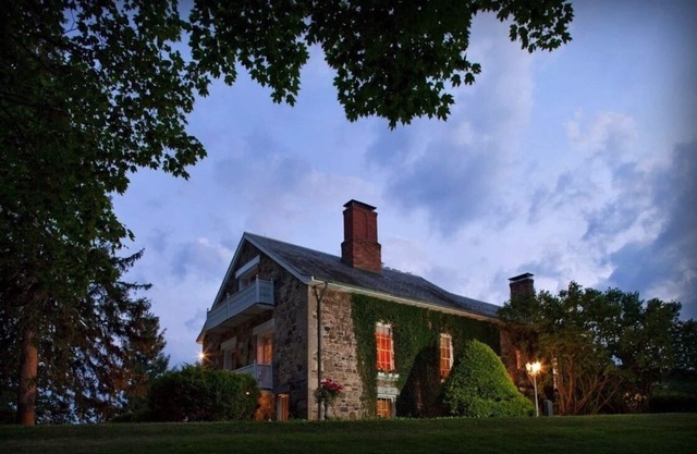 Aislado estilo europeo 1810 Mansion minutos al lago, duerme 10-15