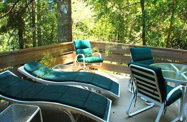 Aislado Hillside Hideaway ofrece elegancia, confort, Servicios