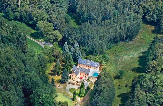 Casa de vacaciones en un lugar aislado para grupos con piscina, sauna, horno de leña y más ...