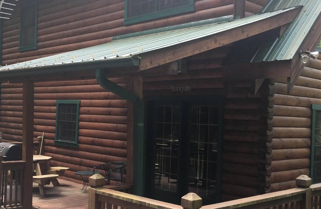 Cabaña aislada con acceso al río