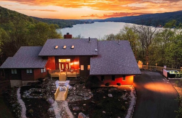 Secluded Mountain View Villa/14 Acres/Grand Spaces