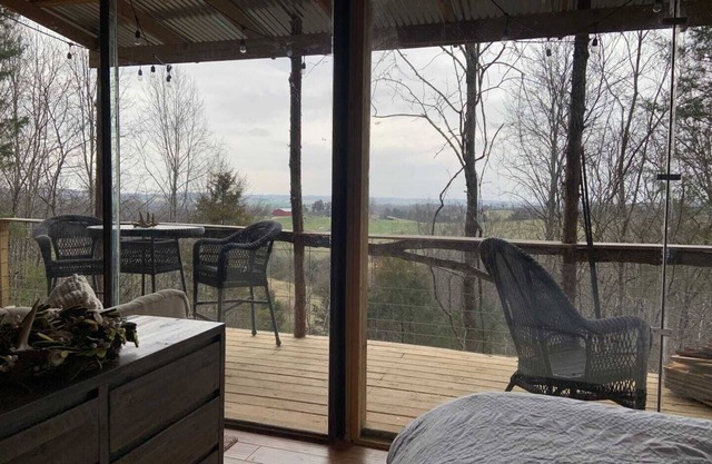 Secluded TREEHOUSE Full bath, Seclusion, Mtn View, Kitchen, Fireplace