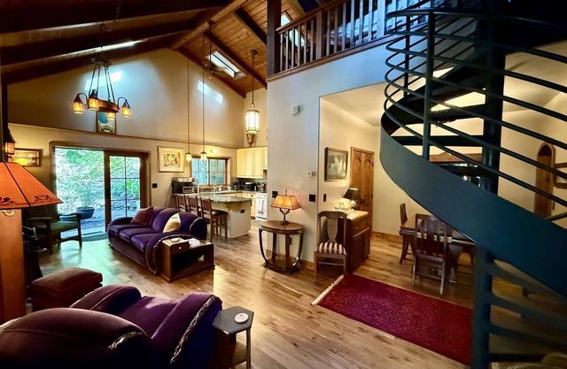 Secret Garden: 1BR Oasis, Dog Friendly