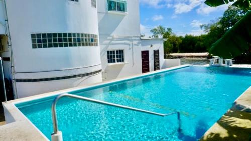 See Belize RELAXING Studio with Sea View Infinity Pool & Overwater Deck