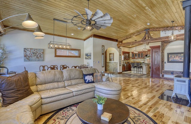See Fall's Changing Colors! Beaver Lodge:Ultra Lux Home, Sauna, Hot Tub, Lake Views,Amenities Galore