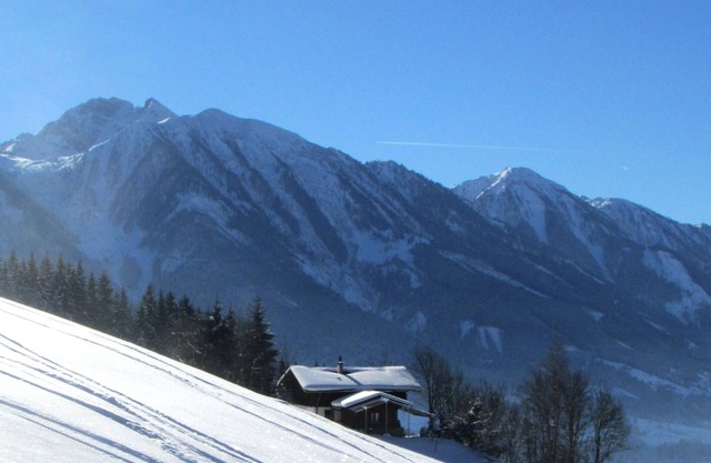 Cabaña con cocina y estudio de arte en las montañas.