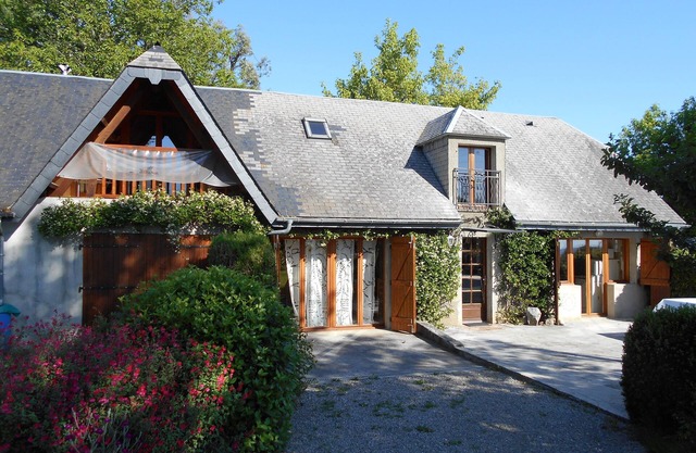 Casa unifamiliar en gran parcela, vista a la montaña sin vecinos, muy tranquila