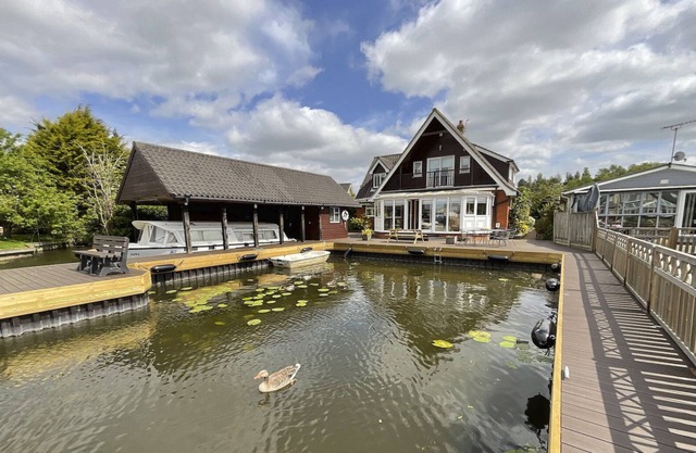 Self Catering 5 Bedroom Waterside Retreat Cottage Wroxham, Norfolk Broads, Inglaterra