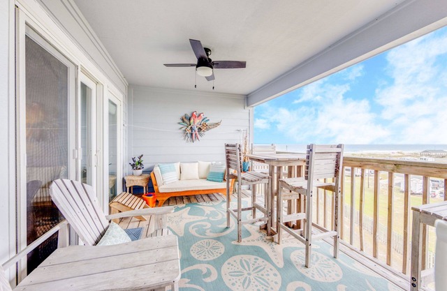 Servicios de primera categoría, piscina de condominio y centro vacacional de nivel superior con vista al mar, paseo marítimo de la playa