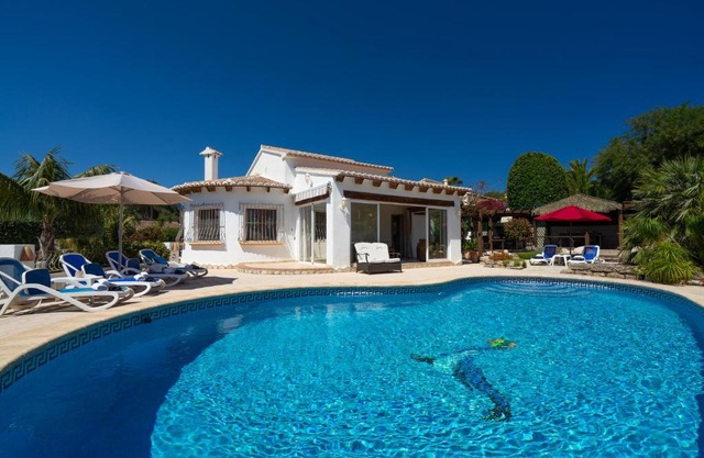 Semoni by Aguilarent