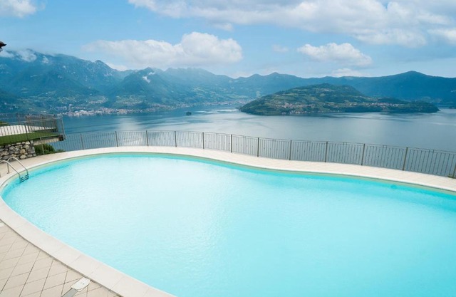 Serafino - nice terrace & swimming pool on the Iseo Lake