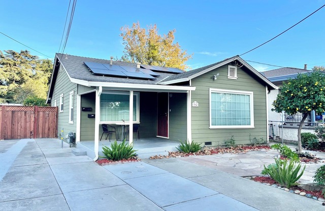 Serene 2BR Bungalow - Parking + Laundry + Sleep 6