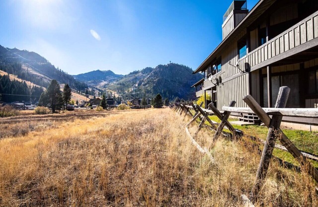 Squaw Summer Condo w / VIEWS | Caminar al pueblo