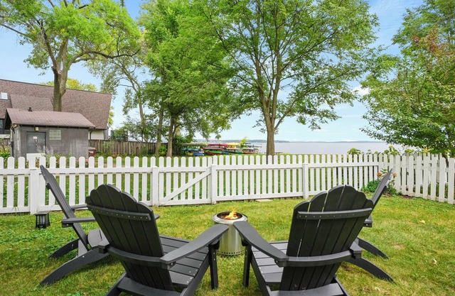 Serene Lakefront Escape 2BR + Loft!