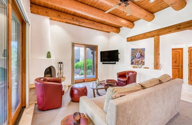 Serene retreat with mountain views, grill, fireplace, & board games - dogs ok