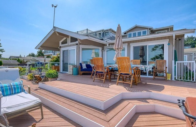 Serene Waterfront Retreat