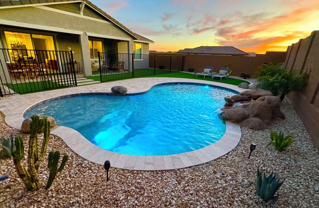 Avondale Home - Modern Mountain View Oasis NEW Private Jacuzzi & Pool!