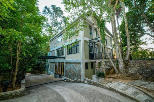 Serenique Resort Kandy