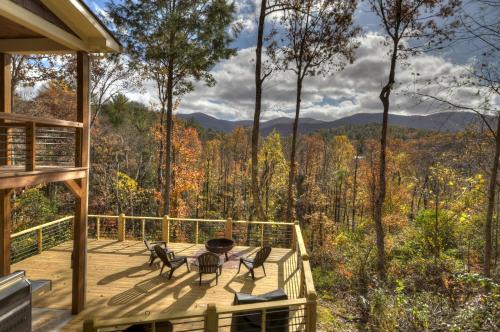 Serenity Now - Game Room and Mountain Views - Hot Tub, Cozy Fireplace, Modern Amenities, Billiards Table, Porch Fire Pit - Cherr