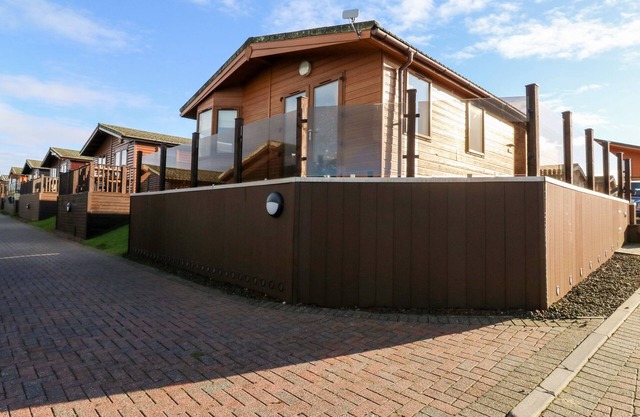 SERENITY SUNSET, pet friendly, with a garden in Ilfracombe