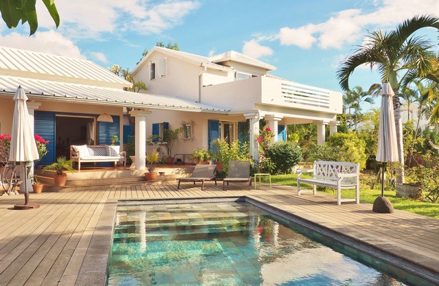 * VILLA SERENIDAD * - piscina y jardín tropical.