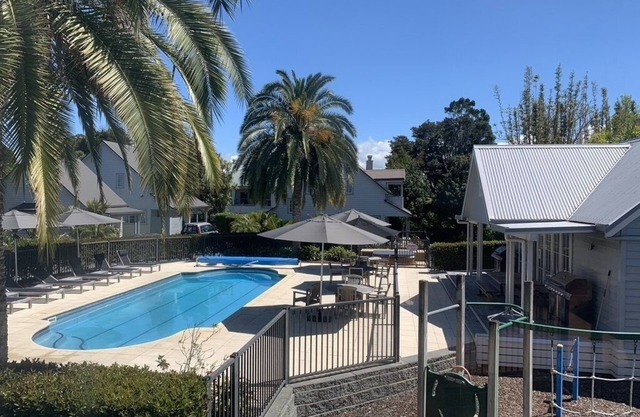 Casa de colonos en el pueblo de Russell