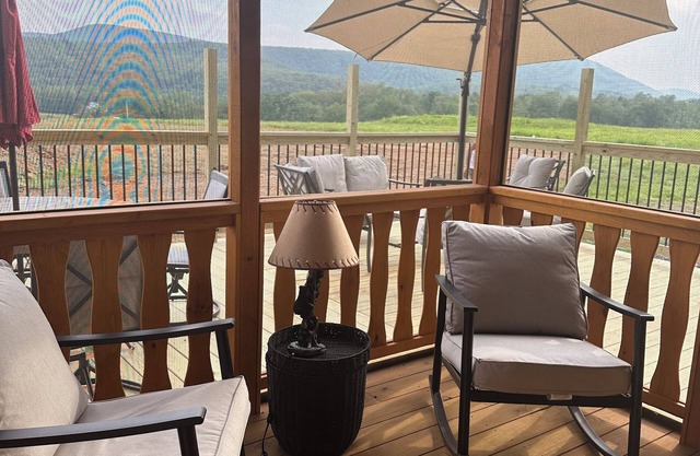 Charming 3-room cabin in Millmont with fire pit, AC, freeWiFi, hammock and porch