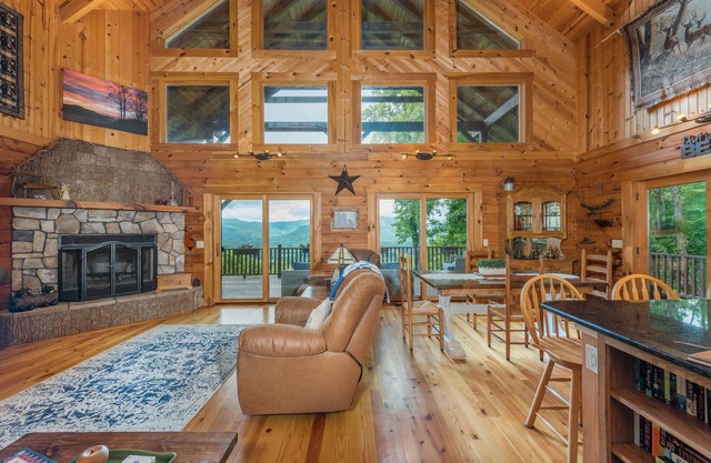 Shadow Ridge Retreat | Pet Friendly + Stunning Mountain Views