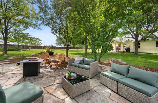 Shady Grove 4 King Beds, Dog Run & Outdoor Fun