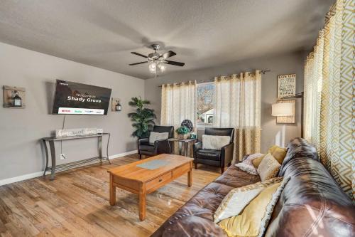 Shady Grove Family Home w Foosball Walk to OCC