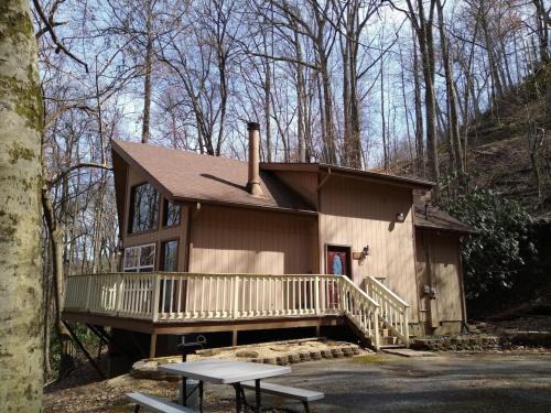 Shady Woods Retreat 3BR Chalet